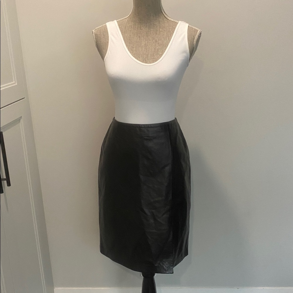 Danier Black Leather Pencil Skirt Side Slit Size 6 Knee Length - Picture 5 of 16